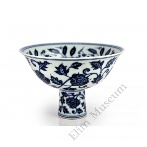 1481 A b&W stem cup with scrolling lotus